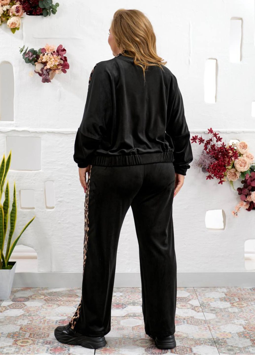 Базовый повседневный демисезонный велюровый костюм двойка с леопардовыми вставками: кофта на молнии + штаны Tik-Tak (363987912)