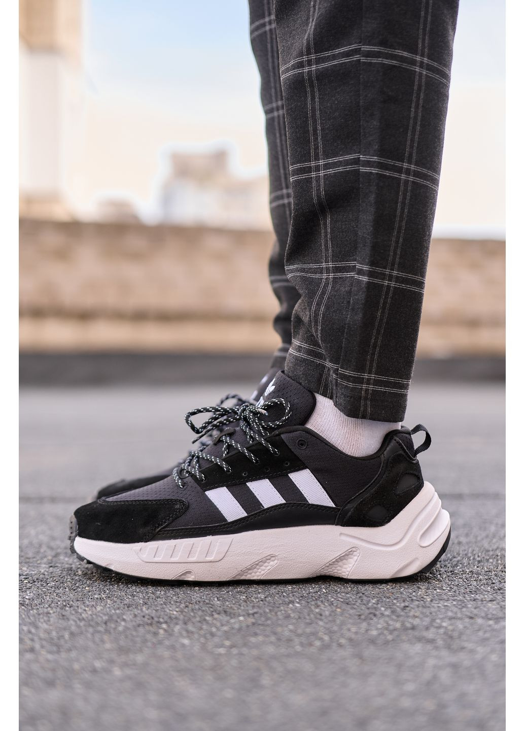 Черные демисезонные кроссовки мужские adidas zx 22 boost black white адидас zx 22 изи буст No Brand