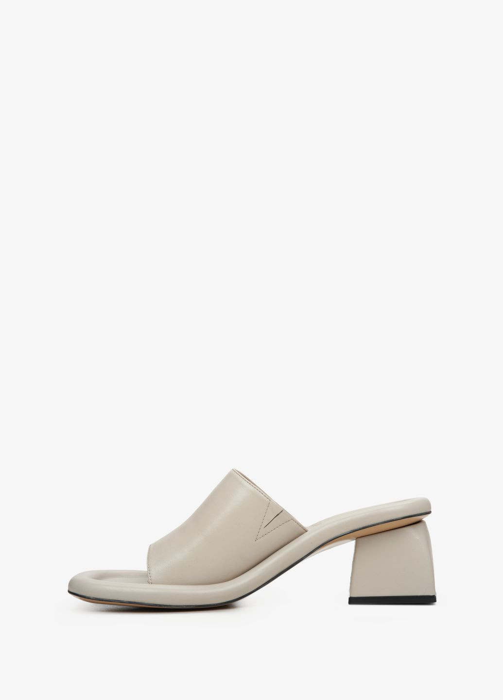 Шльопанці, колір молочний Estro (324030360)