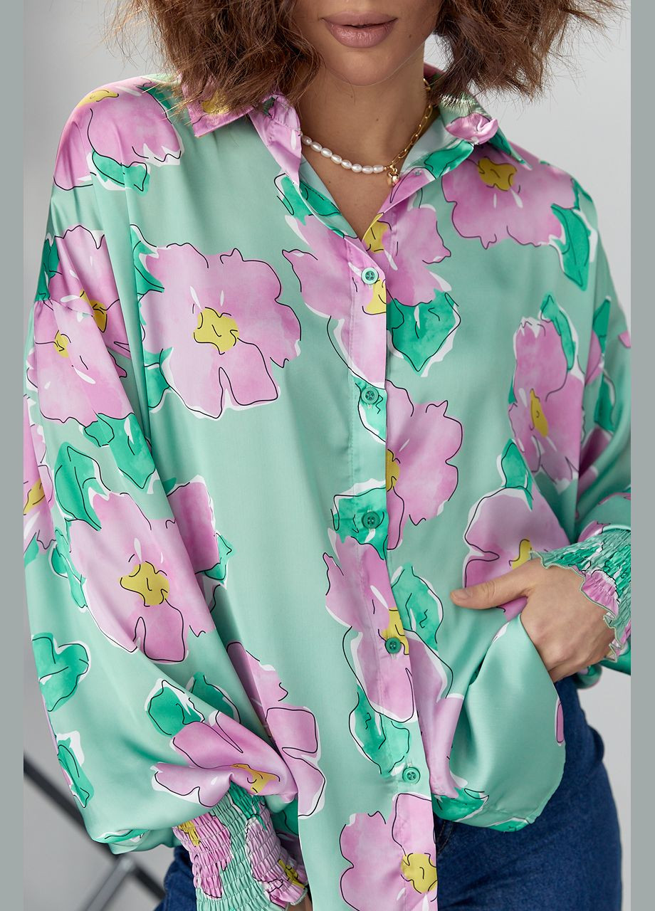 Салатовая шелковая блуза на гудзиках с узором в цветы. Lurex