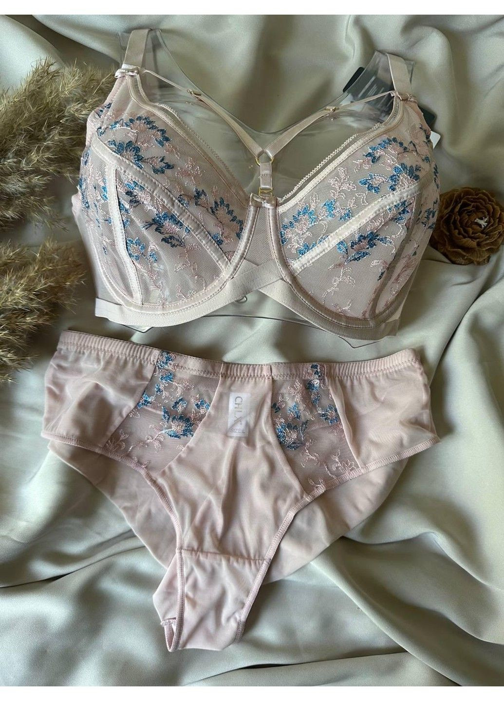 Пудровый комплект бюстгальтер + трусики бразилианы 383 пудровый CHLX