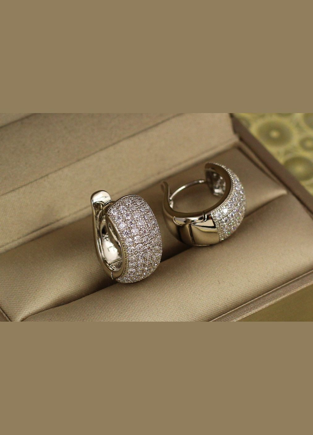 Серьги широкие кольца на пять дорожек из камней 1.8 см серебристые Xuping Jewelry (316433067)