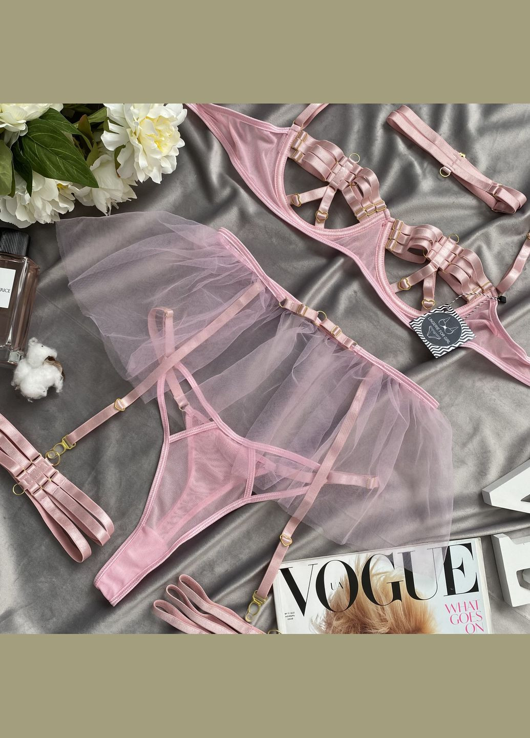Светло-розовый красивый женский набор белья с юбочкой чокером и гартерами розовый barbie s SHEIN
