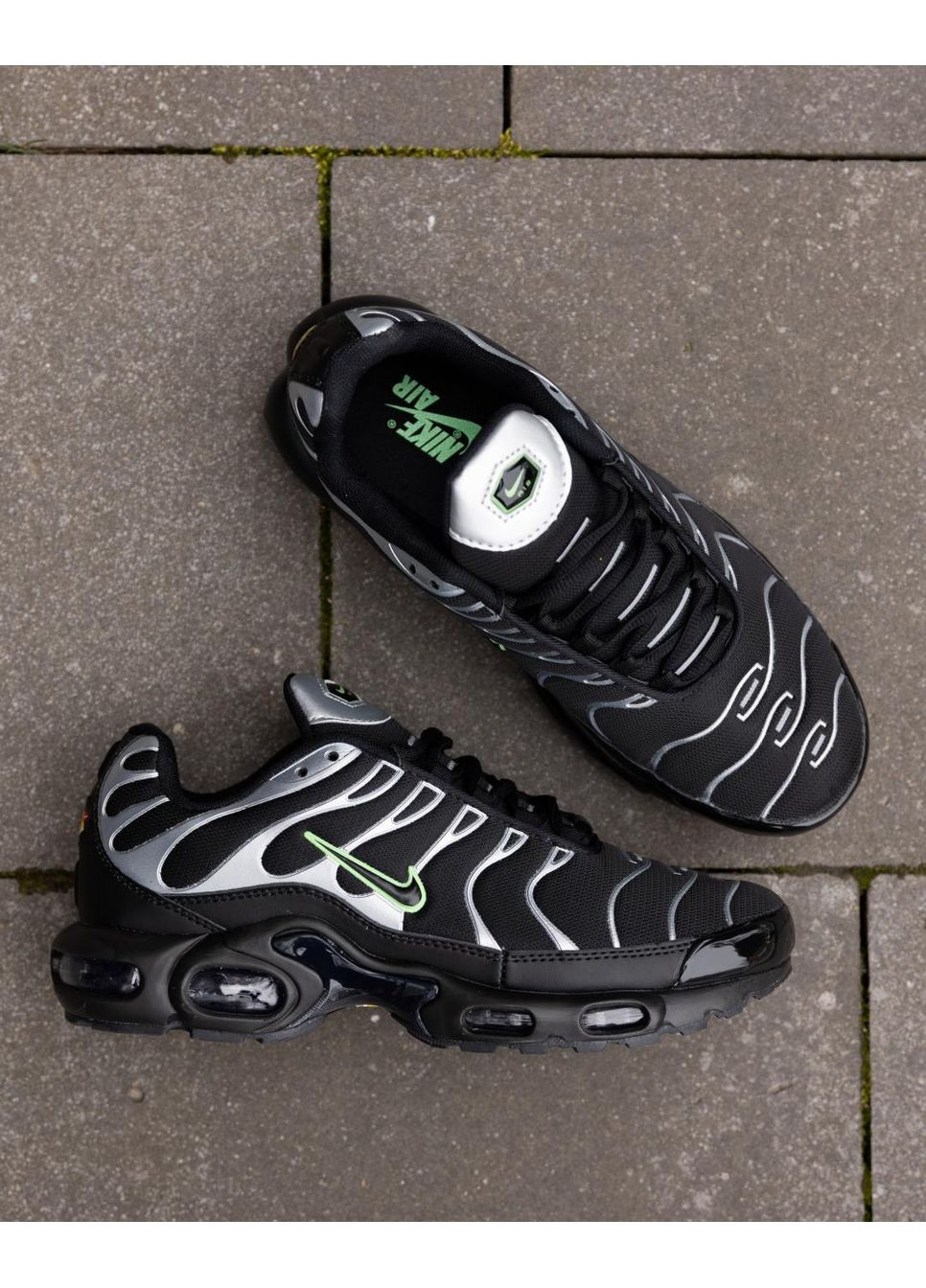 КРОСІВКИ ЖІНОЧІ NIKE AIR MAX PLUS TN BLACK SILVER GREEN НАЙК АІР МАКС ТН ПЛЮС No Brand сірі демісезони (369388634)