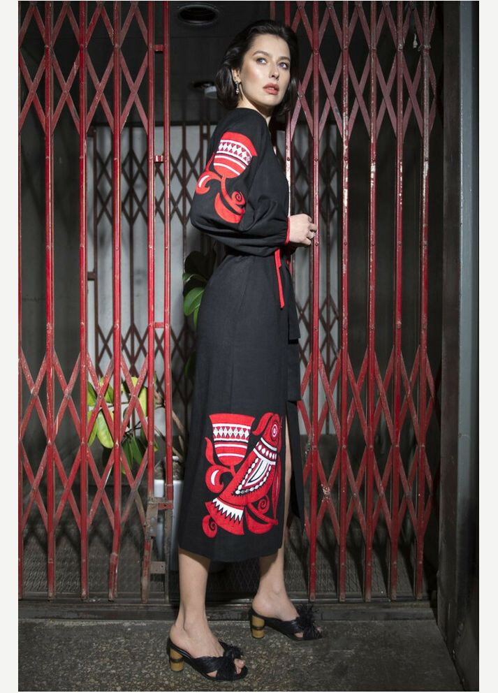 Комбинированная вышитое платье черное с красным орнаментом mksmv111/901 seam Modna KAZKA (336931942)