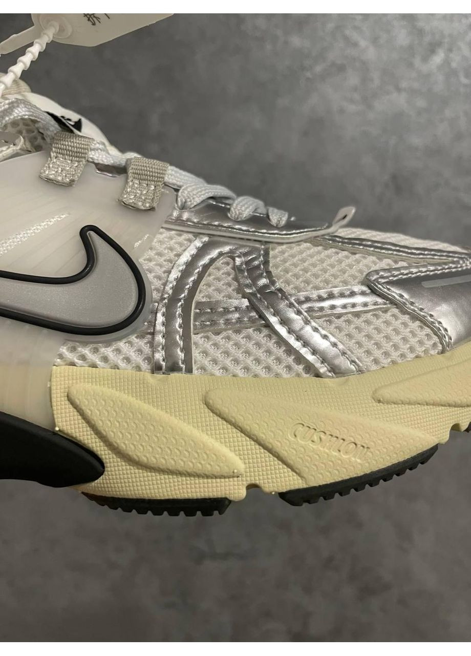 КРОСІВКИ ЖІНОЧІ NIKE V2K RUNTEKK SUMMIT WHITE METALLIC SILVER НАЙК В2К РАНТЕКК No Brand бежеві демісезони (367177902)
