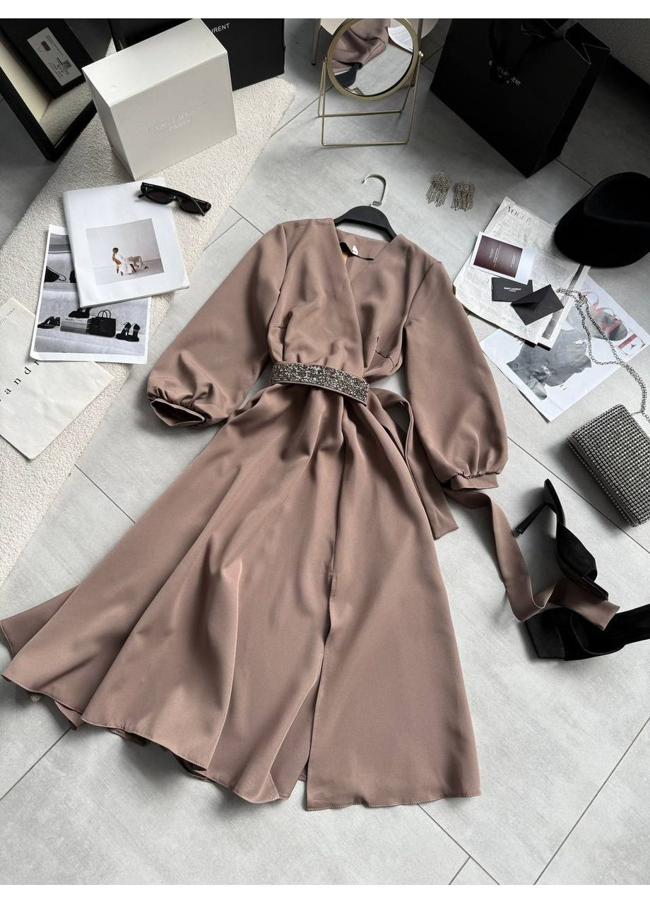 Светло-коричневое праздничный женское платье на запах с роскошным поясом на запах Avanti однотонное