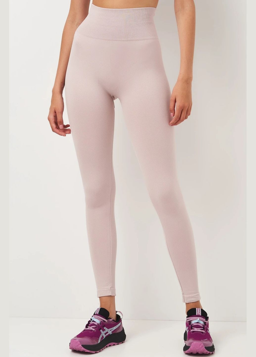 Светло-розовые демисезонные спортивные леггинсы с push-up эффектом Giulia