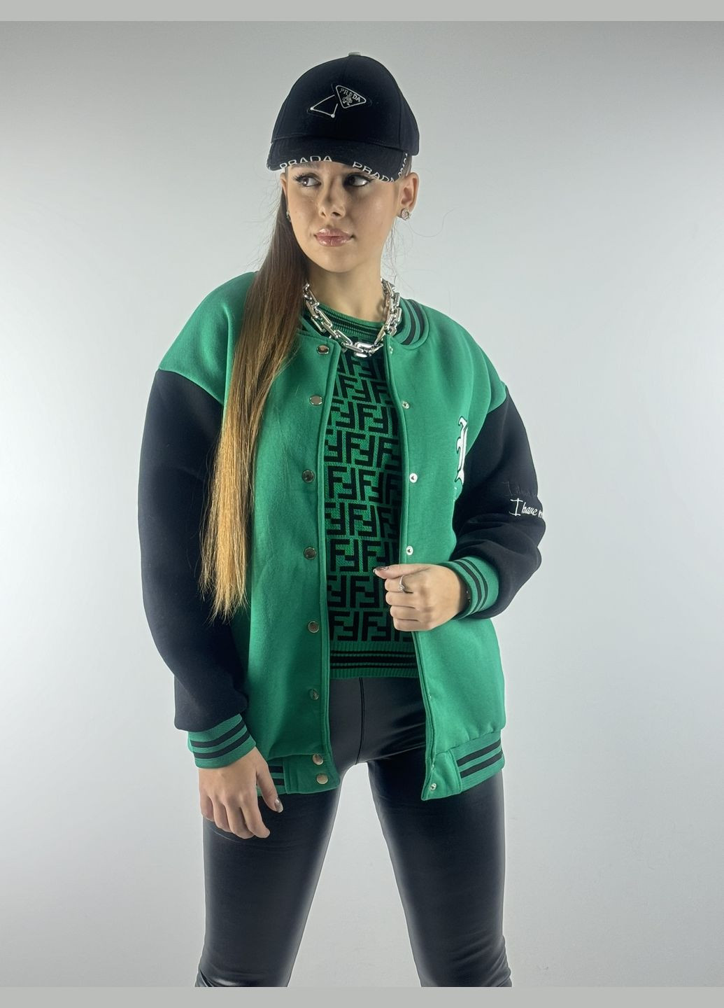 Бомбер женский, зеленого цвета, на теплом флюсе, на кнопках по переду, очень теплый и мягкий, рукав черного цвета Kor@Kor (312537623)