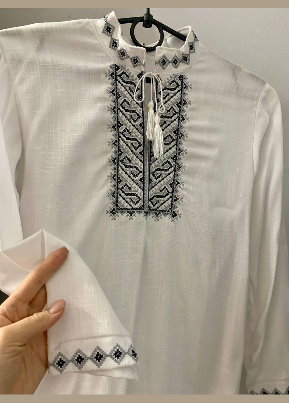 Біла біла вишиванка для хлопчика з чорно-сірою вишивкою бавовна (305412140)