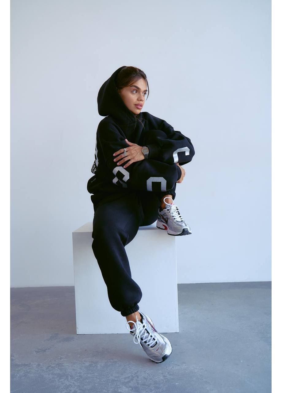 Жіночий теплий костюм з написом чорного кольору 34213 Fashion (354814196)