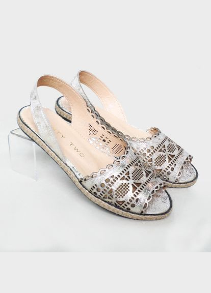 Золотистые женские кожаные сандалии, золотистые с перфорацией. Twenty Two без застежки с перфорацией