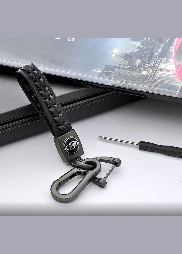 Стильний брелок на ключі "Hyundai", з карабіном виконується із нержавіючої сталі (Пакет + Викрутка) UNI (322127784)