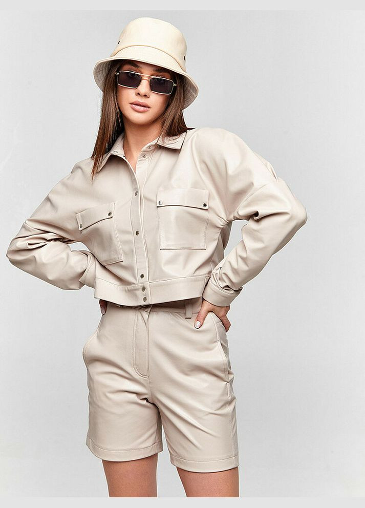 Бежевая демисезонная женская куртка бежевая из эко-кожи короткая mksh2611-2 Modna KAZKA