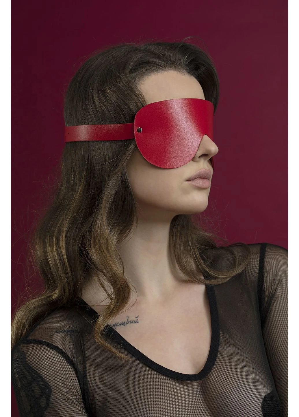 Маска на глаза Blindfold Mask, натуральная кожа, красная 14458 Feral Feelings (392052095)