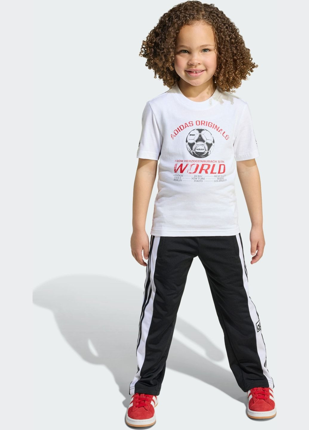 Белая демисезонная футболка graphic kids adidas
