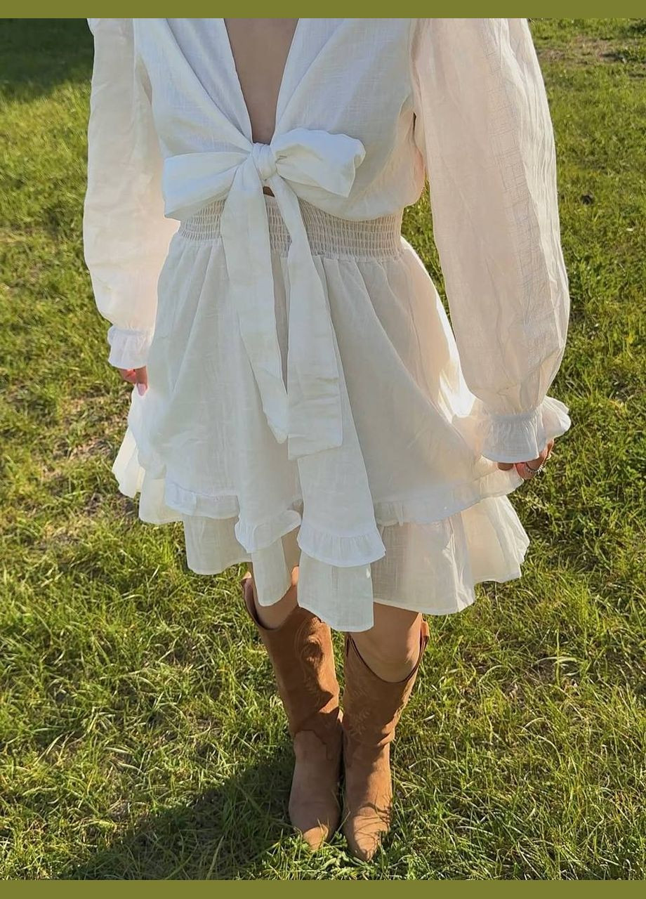 Молочное кэжуал нежное льняное платье декорировано воланами с пышной юбкой Adelante однотонное