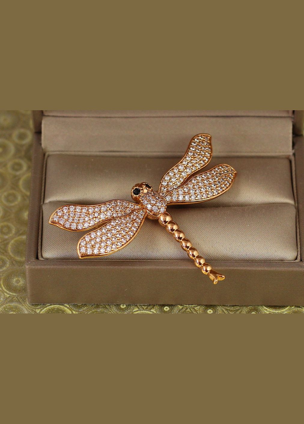 Брошка Бабка з білими крильцями 4 см золотиста Xuping Jewelry (316432932)