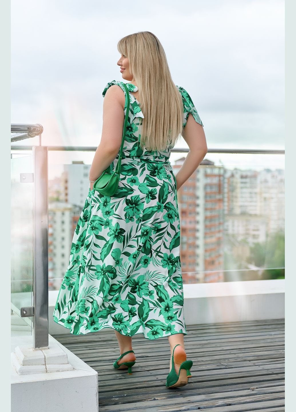Зеленое повседневный летнее платье макси с поясом а-силуэт No Brand с цветочным принтом