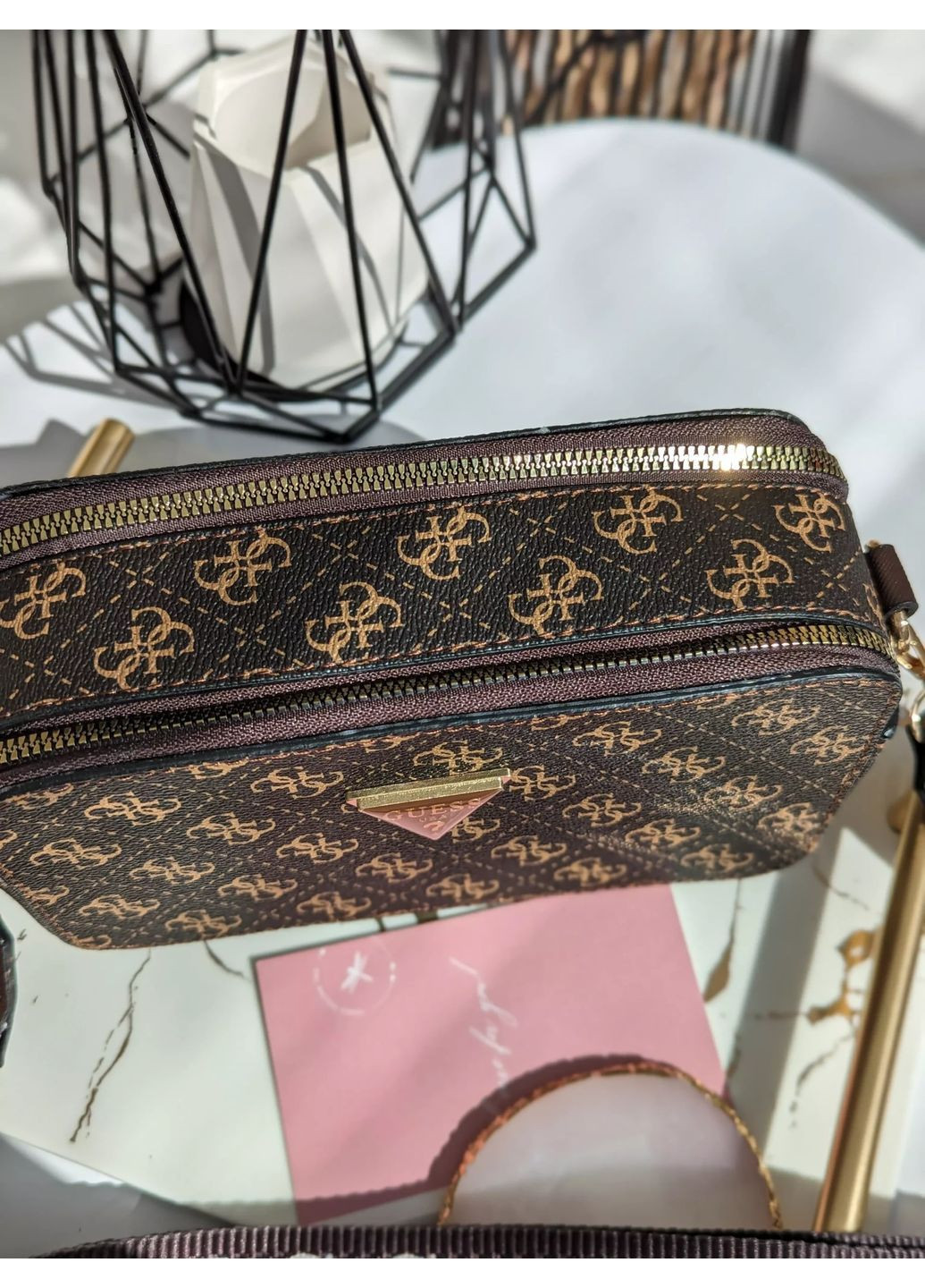 Женская мега крутая сумочка кросс боди в стиле guess коричневый No Brand (371333946)