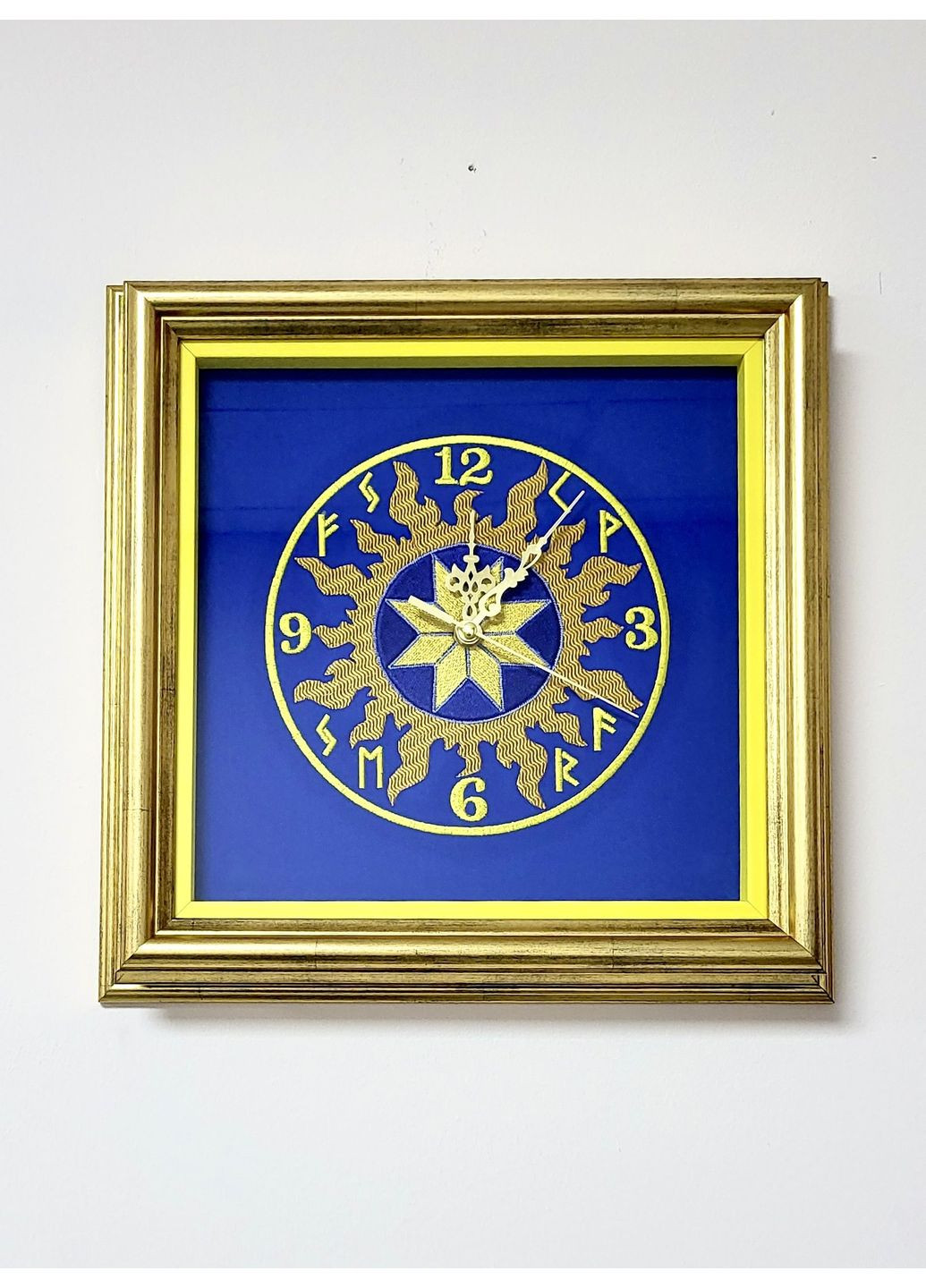 Часы оберег Tiferet NF Огненный Алатырь с рунами 35х35 см синий котон (NF0612) Tiferet-NF (371996478)