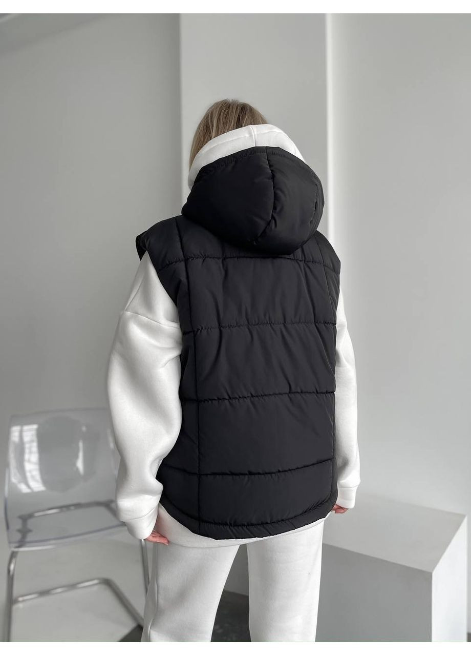 Жилетка жіноча з капюшоном та кишенями,плащівка Еммі,синтепон 200 Україна (361623648)