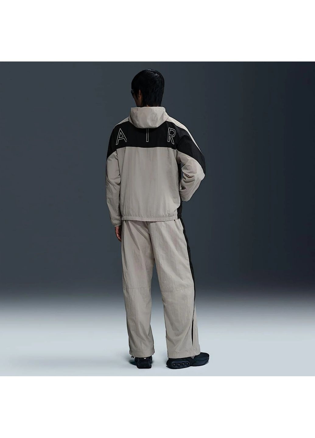 Черная куртка мужская air beige/black Nike