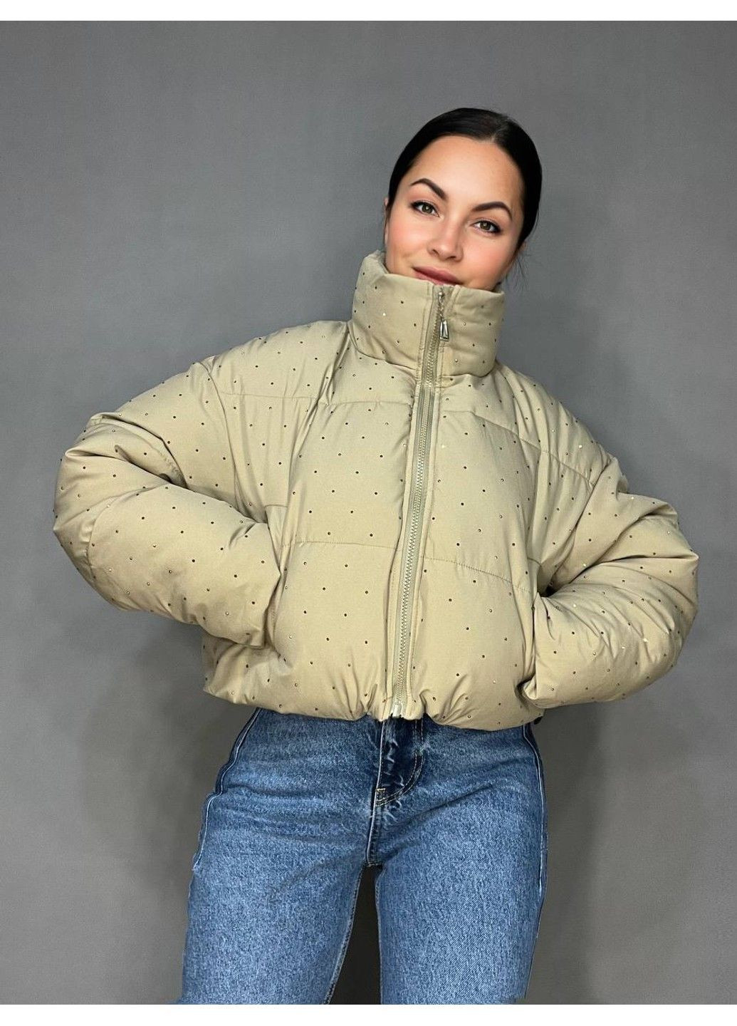Бежева демісезонна куртка жіноча 7165 укорочена пуффер з розсипом камінців демісезонна без капюшона оверсайз бежева HAIZIYUAN