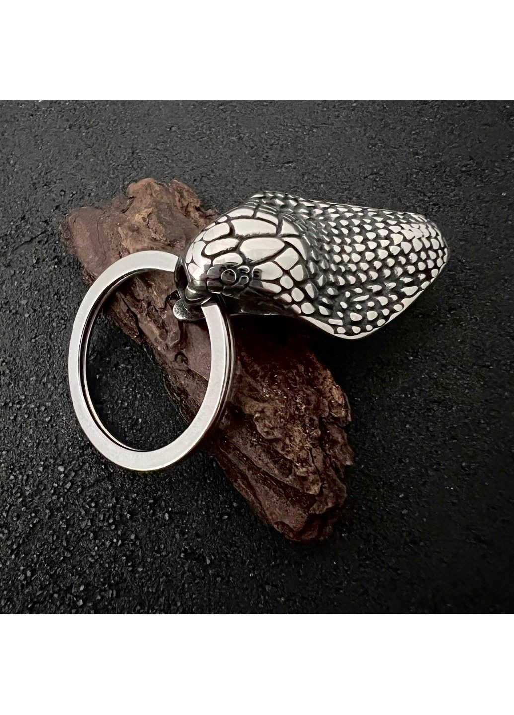 Готический брелок змея кобра для ключей из нержавеющей медицинской стали KC-005 No Brand (299008403)