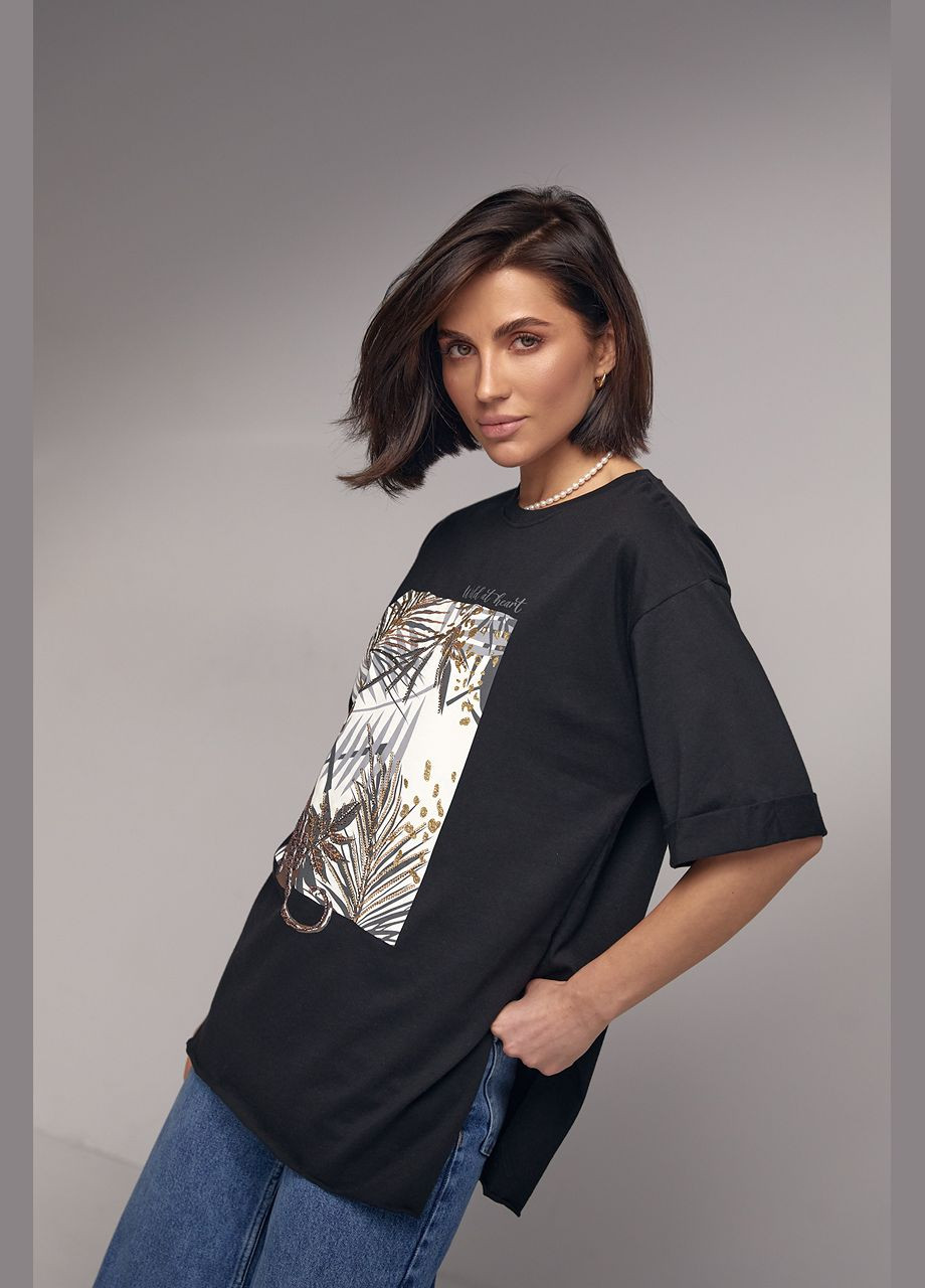 Черная летняя женская футболка с разрезами и ярким принтом 14557 с коротким рукавом Lurex