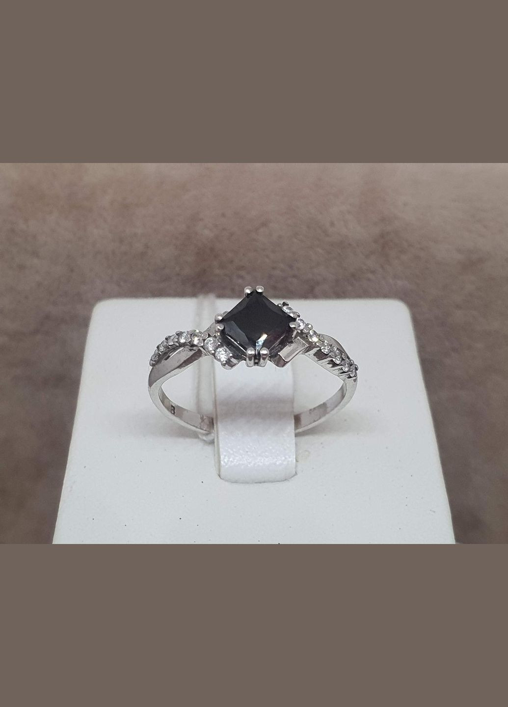 Серебряное кольцо с фианитами. 1420/1Р-CZ AGNI (323212685)