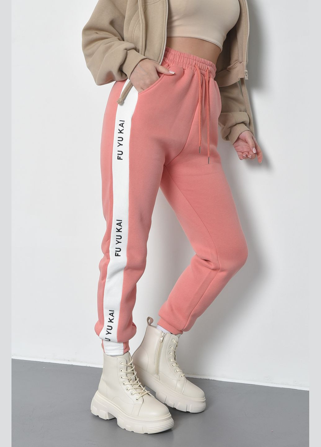 Спортивні штани жіночі на флісі темно-рожевого кольору Let's Shop (285692188)
