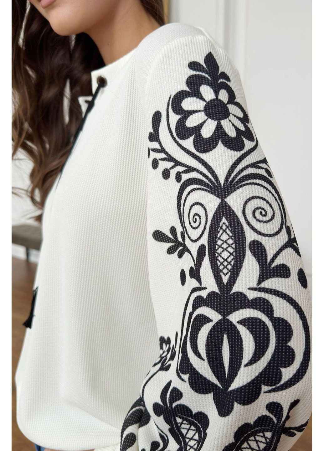 Білий світшот із вишивкою на рукавах, колір білий Nenka (367831846)