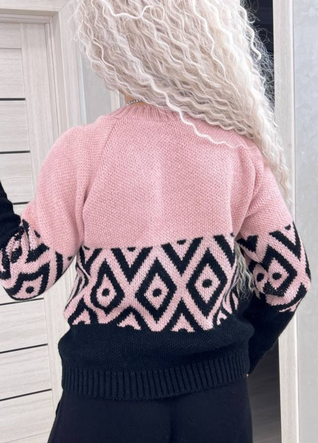 Пудровый демисезонный теплый свитер со стильным принтом джемпер Allthings