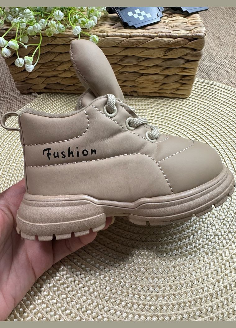 Бежевые зимние ботинки детские демисезонные с ушками fushion цвет бежевый 10703 No Brand