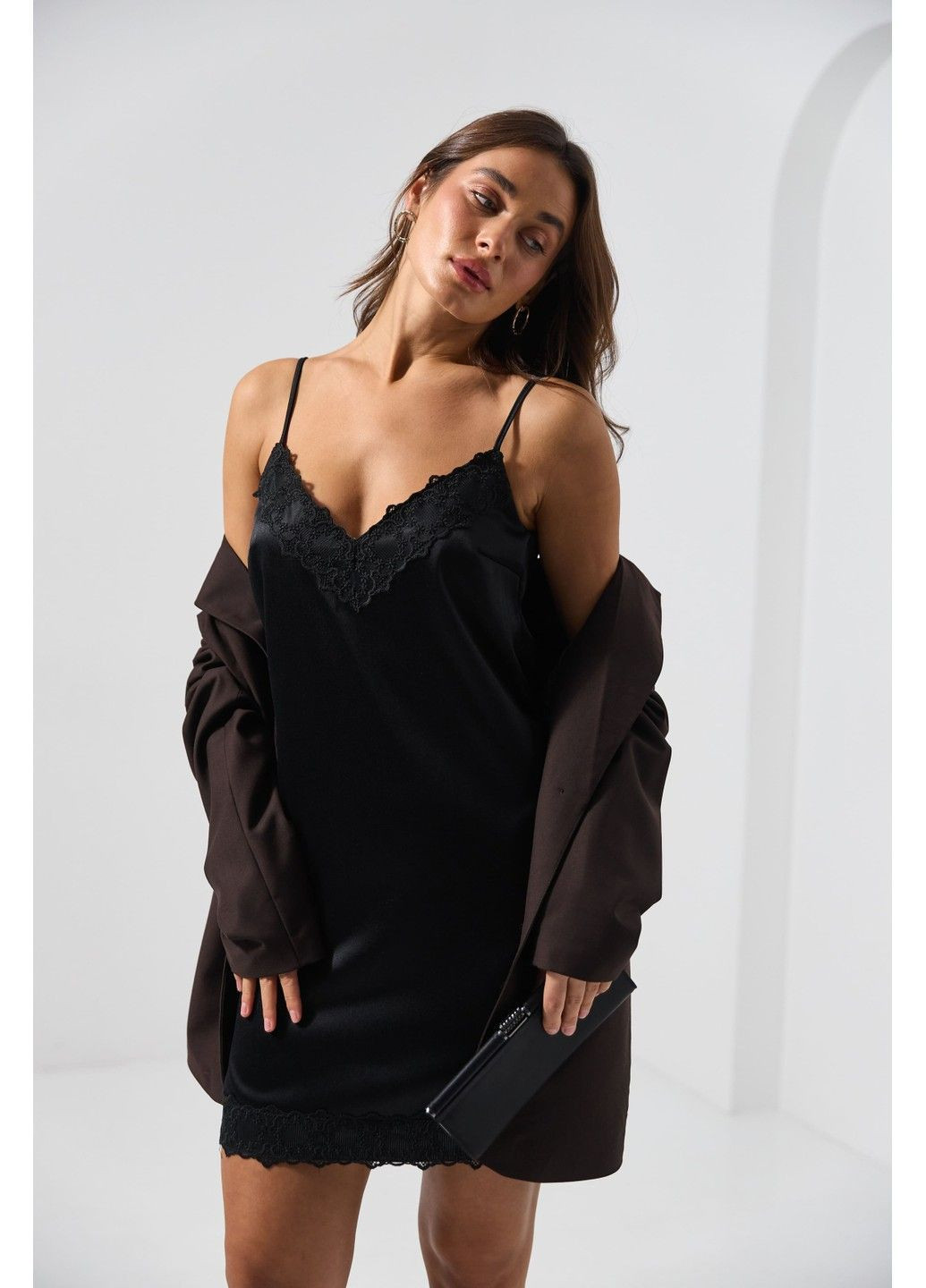 Чорна сліп дрес короткий з мереживом чорний Bessa