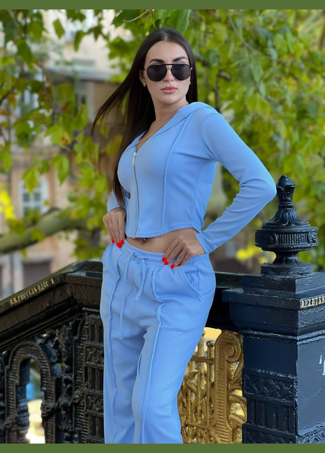 Нежный спортивный костюм двойка (укороченная кофта с капюшоном+штаны) из рубчика, повседневный костюм 2-ка с вертикальными швами No Brand 709 (301066498)