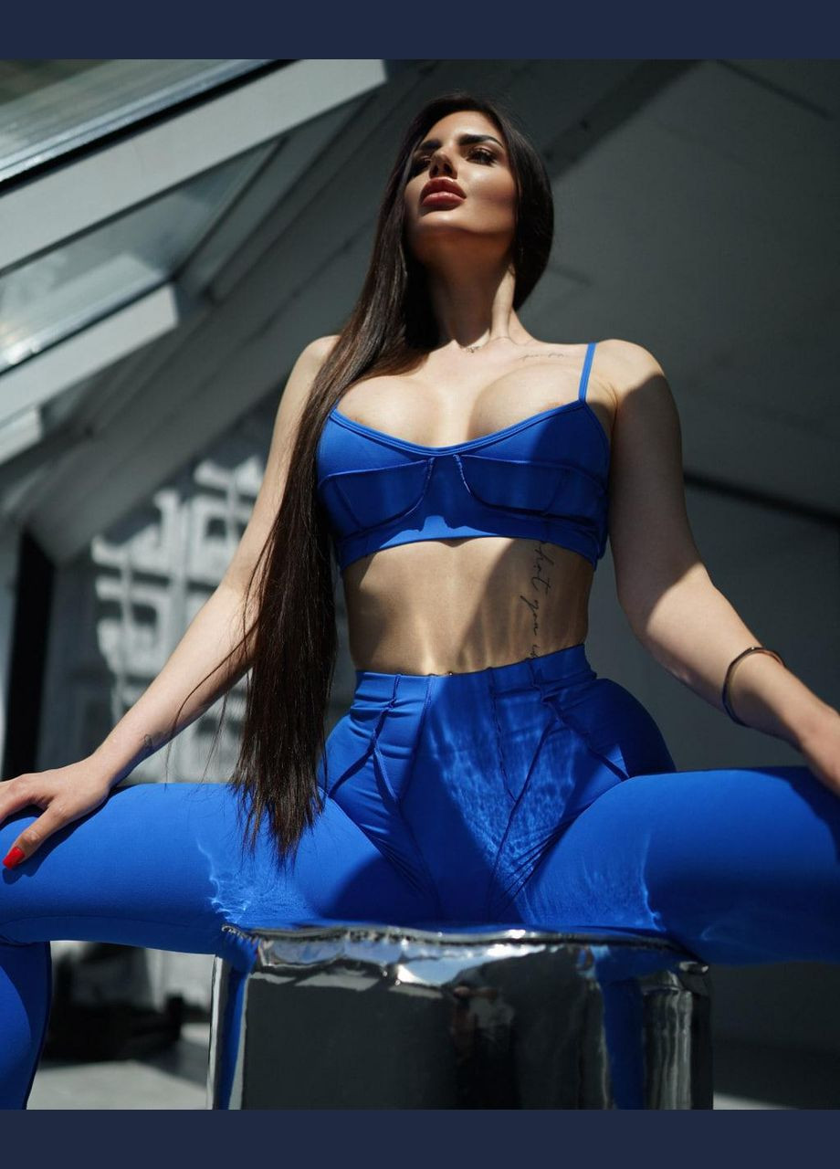 Топ «зі швами назовні» з чашками, кольору електрик, розмір L Trends (330756837)