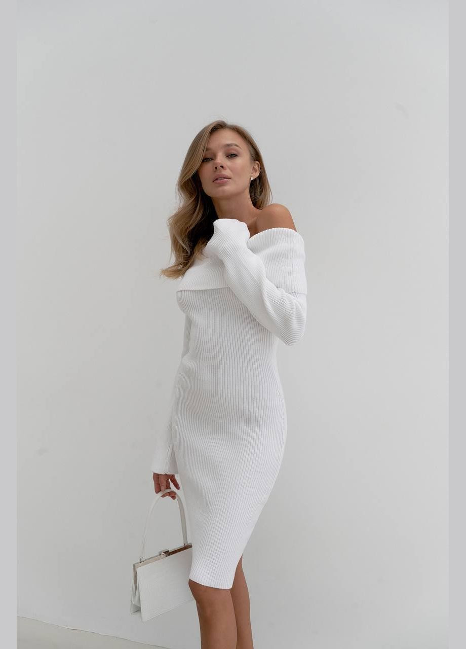 Белое праздничный, повседневный, кэжуал миди платье в рубчик с отворотом и открытыми плечами силуэтная Україна однотонное