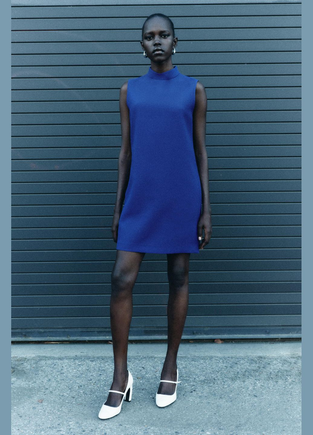 Синее праздничный, коктейльное, деловое, домашнее, повседневный, кэжуал, вечернее стильное платье мини а-силуэт, с открытыми плечами, силуэтная, футляр Zara