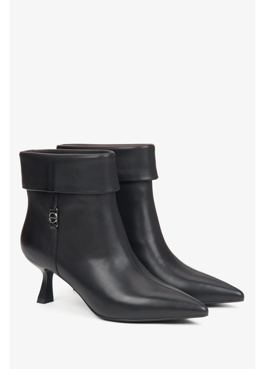 Осенние ботинки, цвет черный Estro