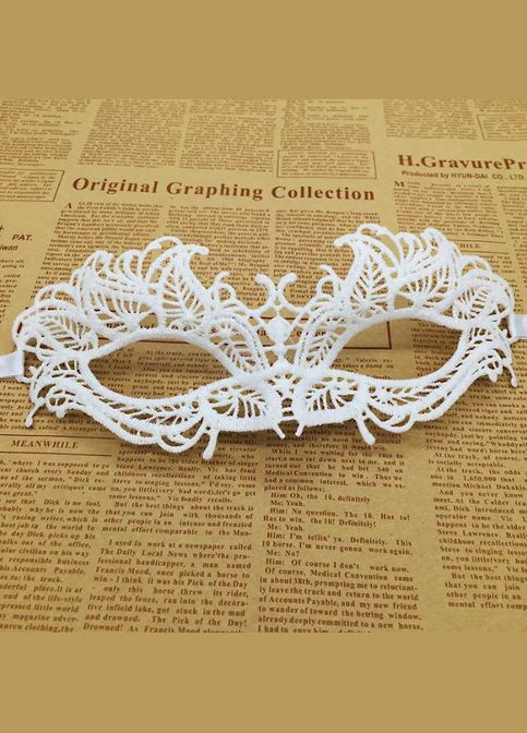 Маска карнавальна із мережива на обличчя 21 на 8 см білий Jannet (304976006)