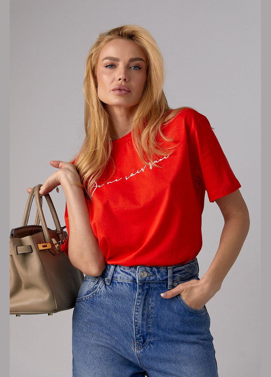 Красная летняя трикотажная футболка с рукописной надписью Lurex