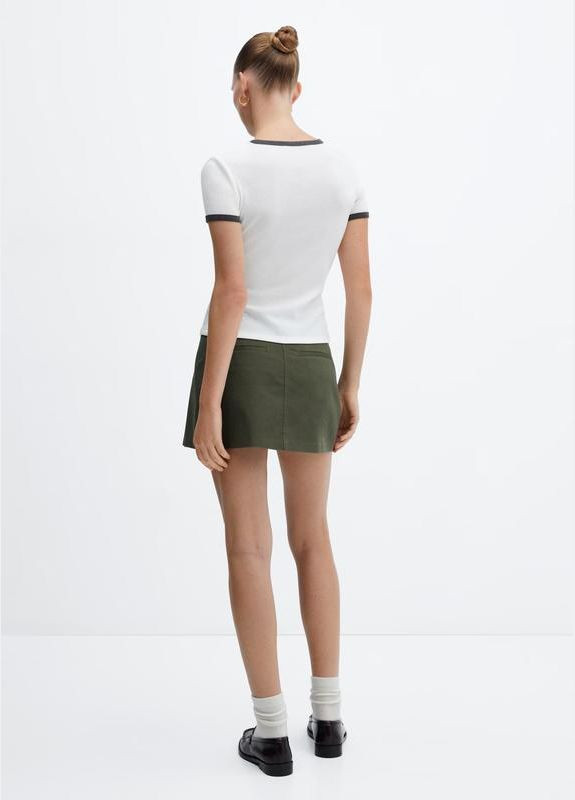 Трикотажна біла футболка з окантовкою базова по фігурі Mango - (329059049)