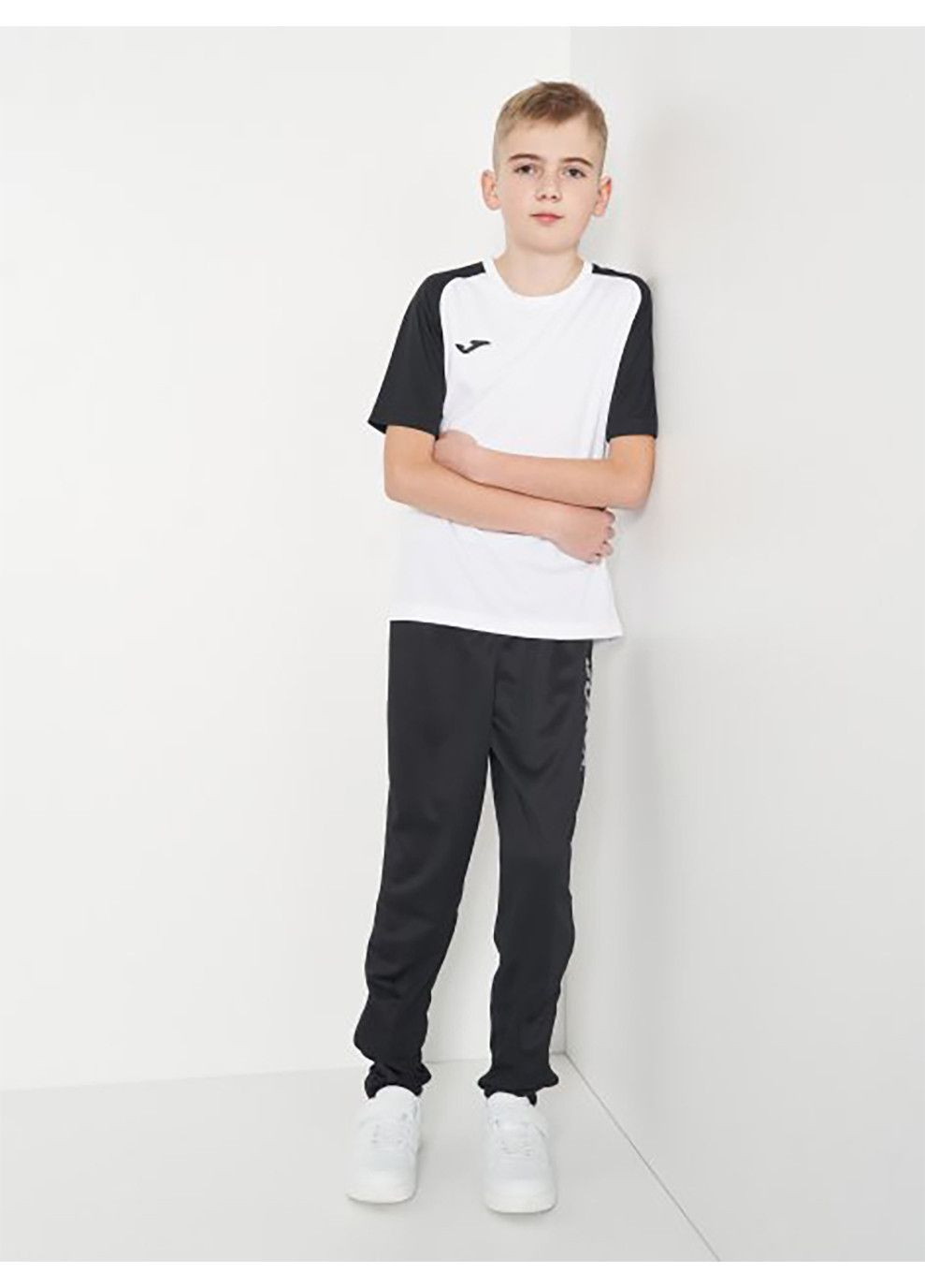 Черные демисезонные брюки Joma