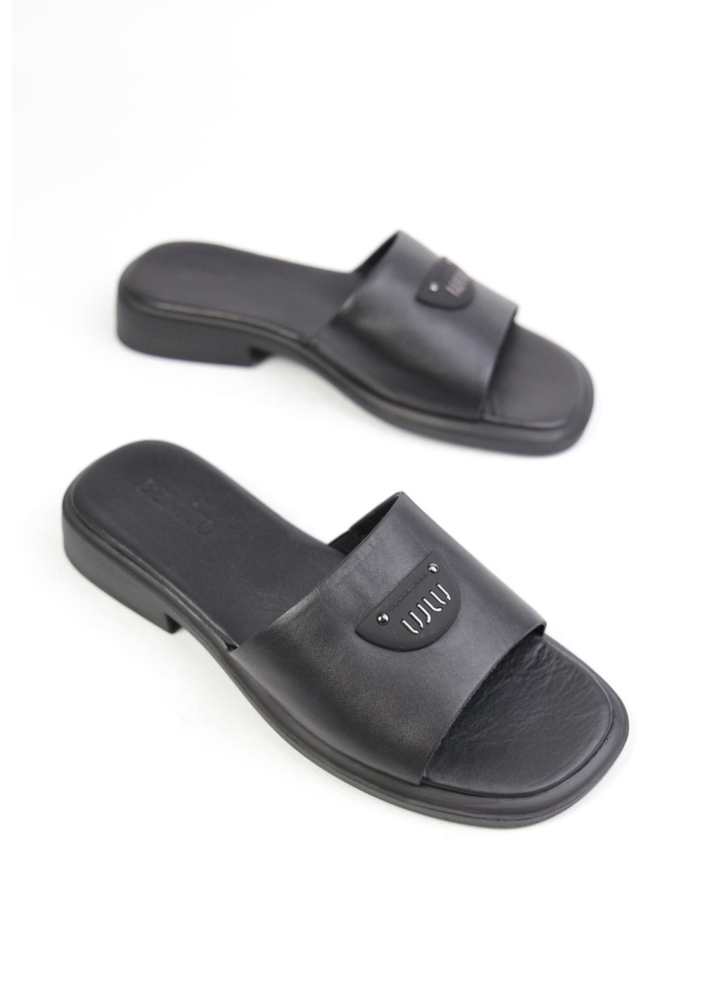 Черные шлепанци Benito