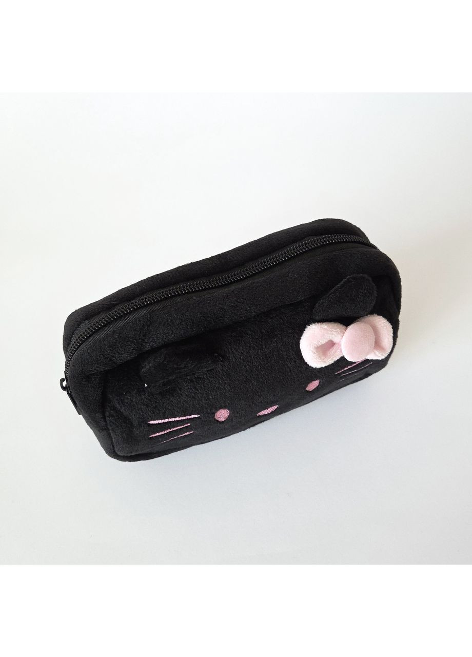 Мягкий вместительный плюшевый пенал Hello Kitty для школы и офиса с молнией черный No Brand (362356251)