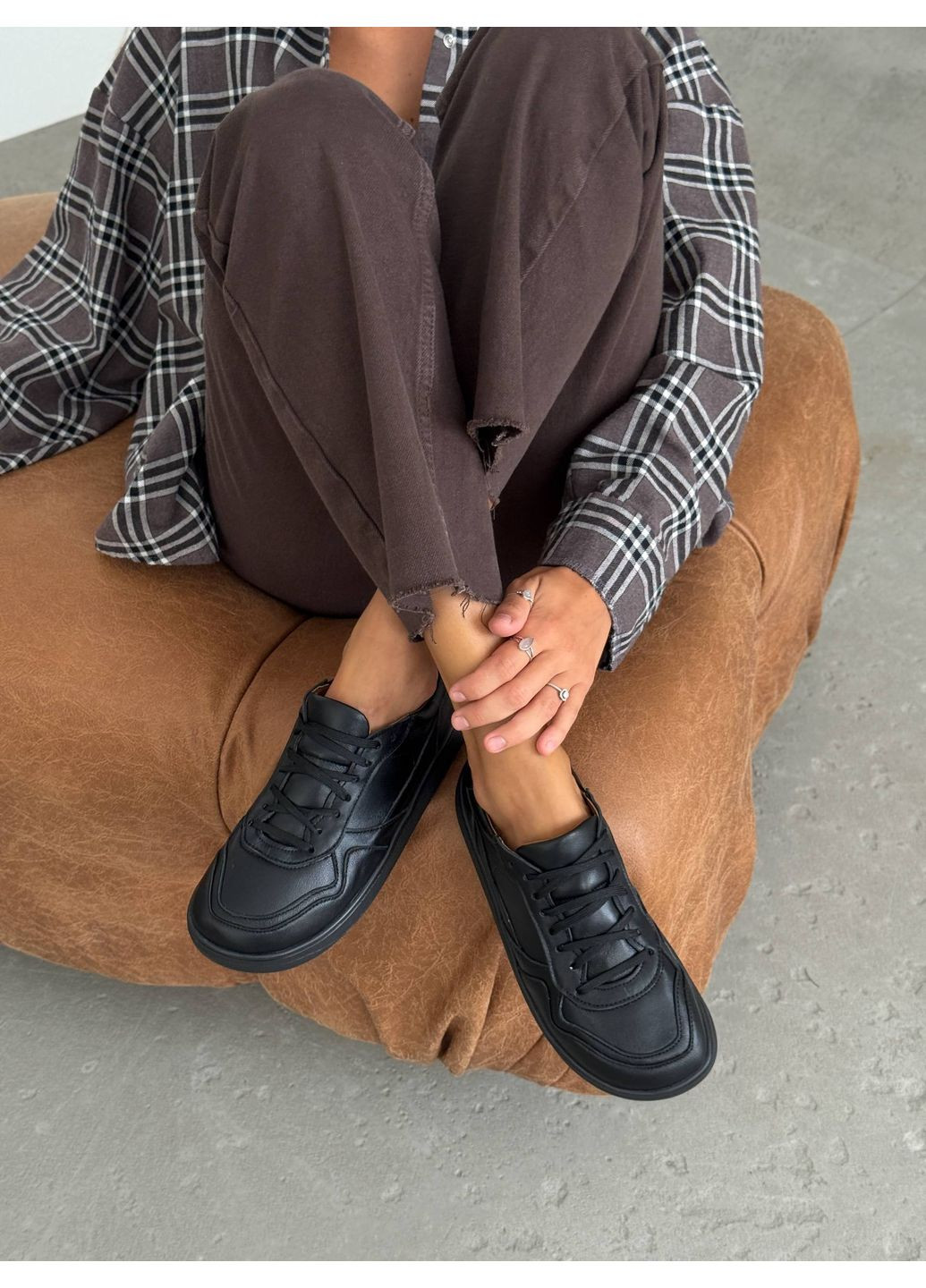 Черные анатомические кожаные кеды Helen