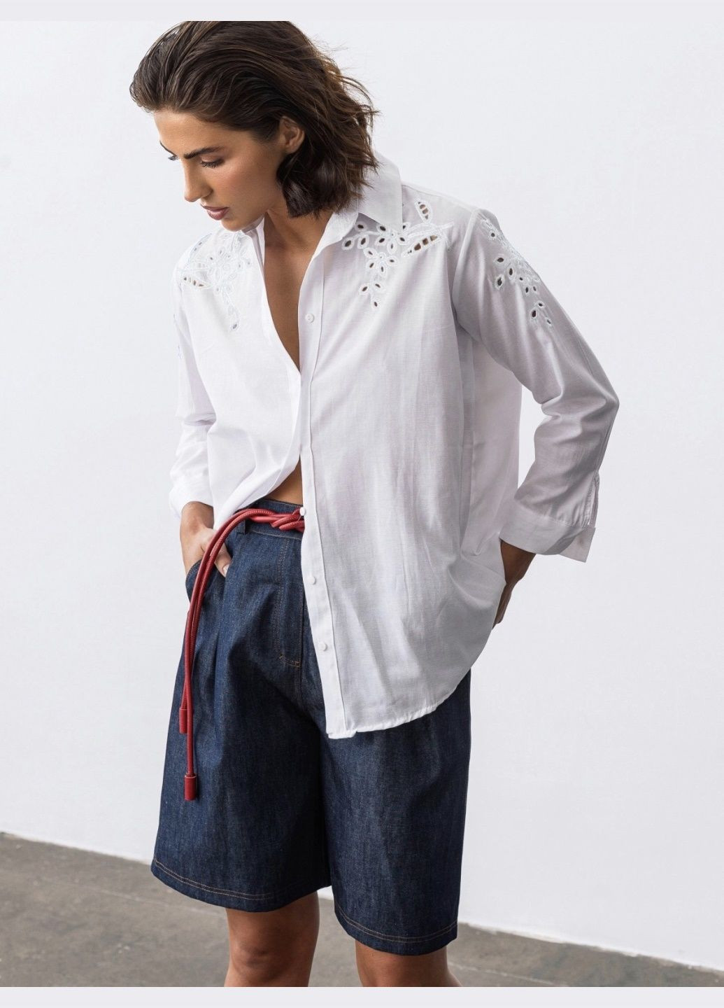 Белая кэжуал рубашка однотонная Dressa