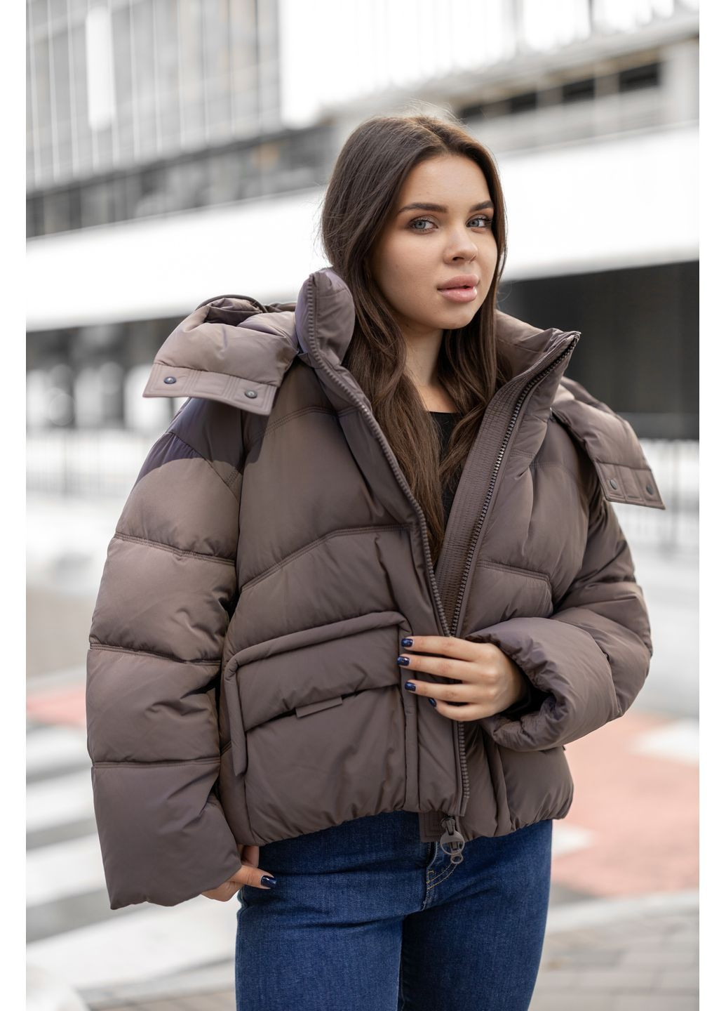 Сіро-бежева зимня жіноча зимова коротка куртка oversize 75362 Towmy